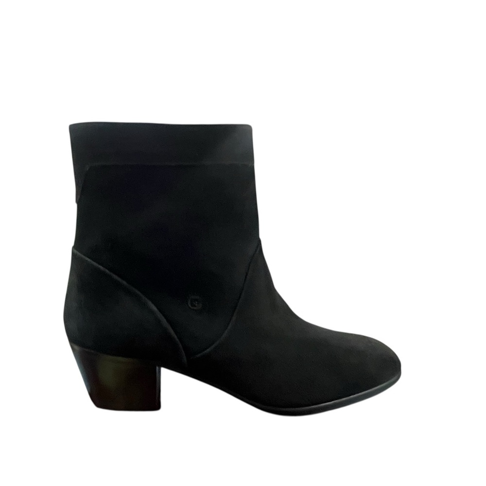 Pierre Cardin Sleek Black Leather Boots